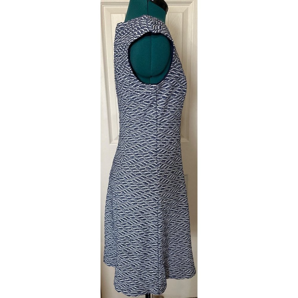 Chic Wave Pattern Mini Dress - Picture 4 of 16